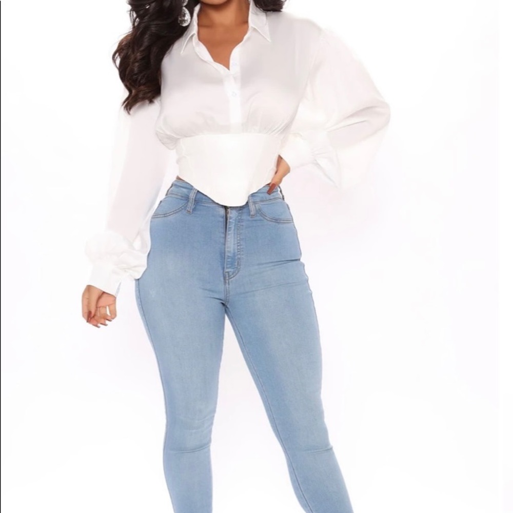 WHITE CROP TOP BLOUSE . BRAND NEW SIZE XS